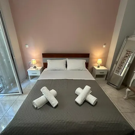 Evterpi - Central Apartment With Loft And Garden In The Heart Of Kalamata Exterior photo