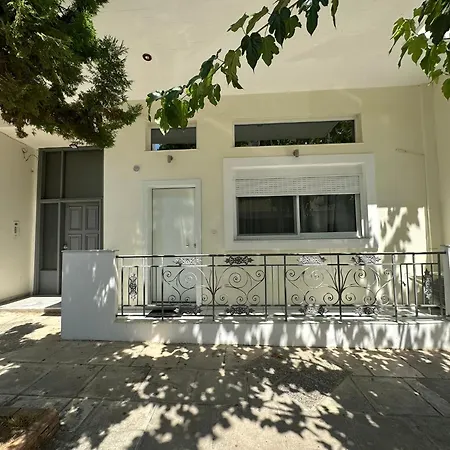 Evterpi - Central Apartment With Loft And Garden In The Heart Of Kalamata Exterior photo