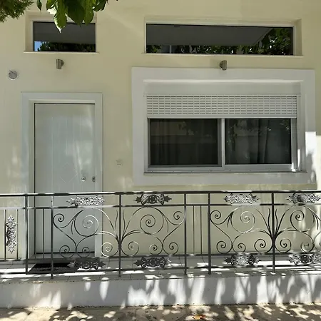 Evterpi - Central Apartment With Loft And Garden In The Heart Of Kalamata Exterior photo