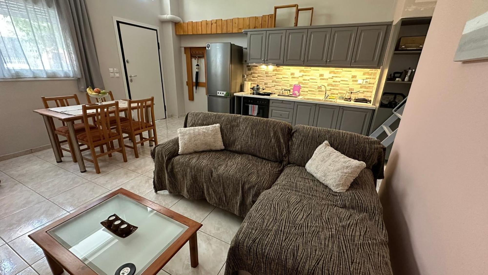 Evterpi - With Loft And Garden In The Heart Of Apartment