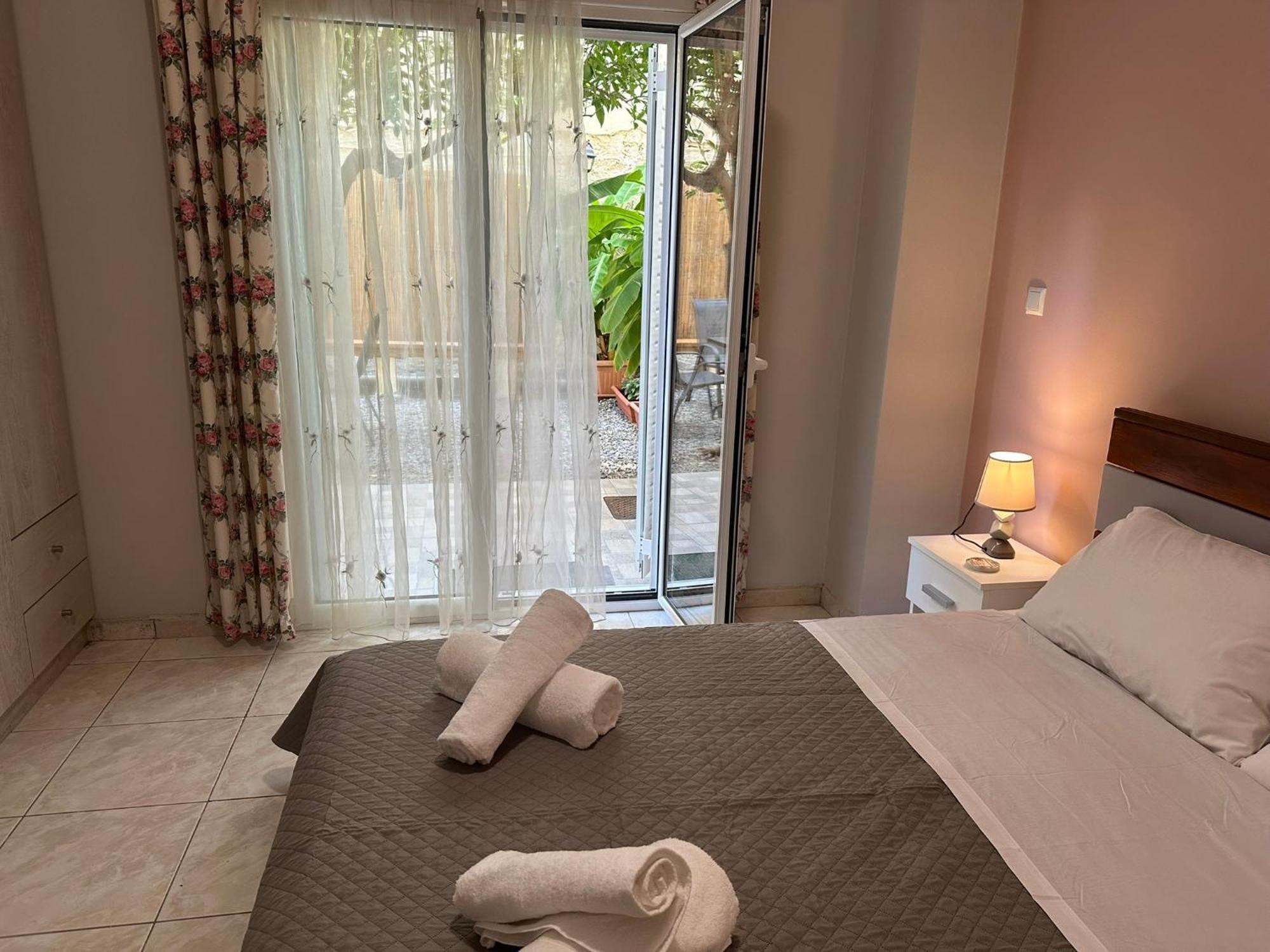 Apartment Evterpi - With Loft And Garden In The Heart Of *