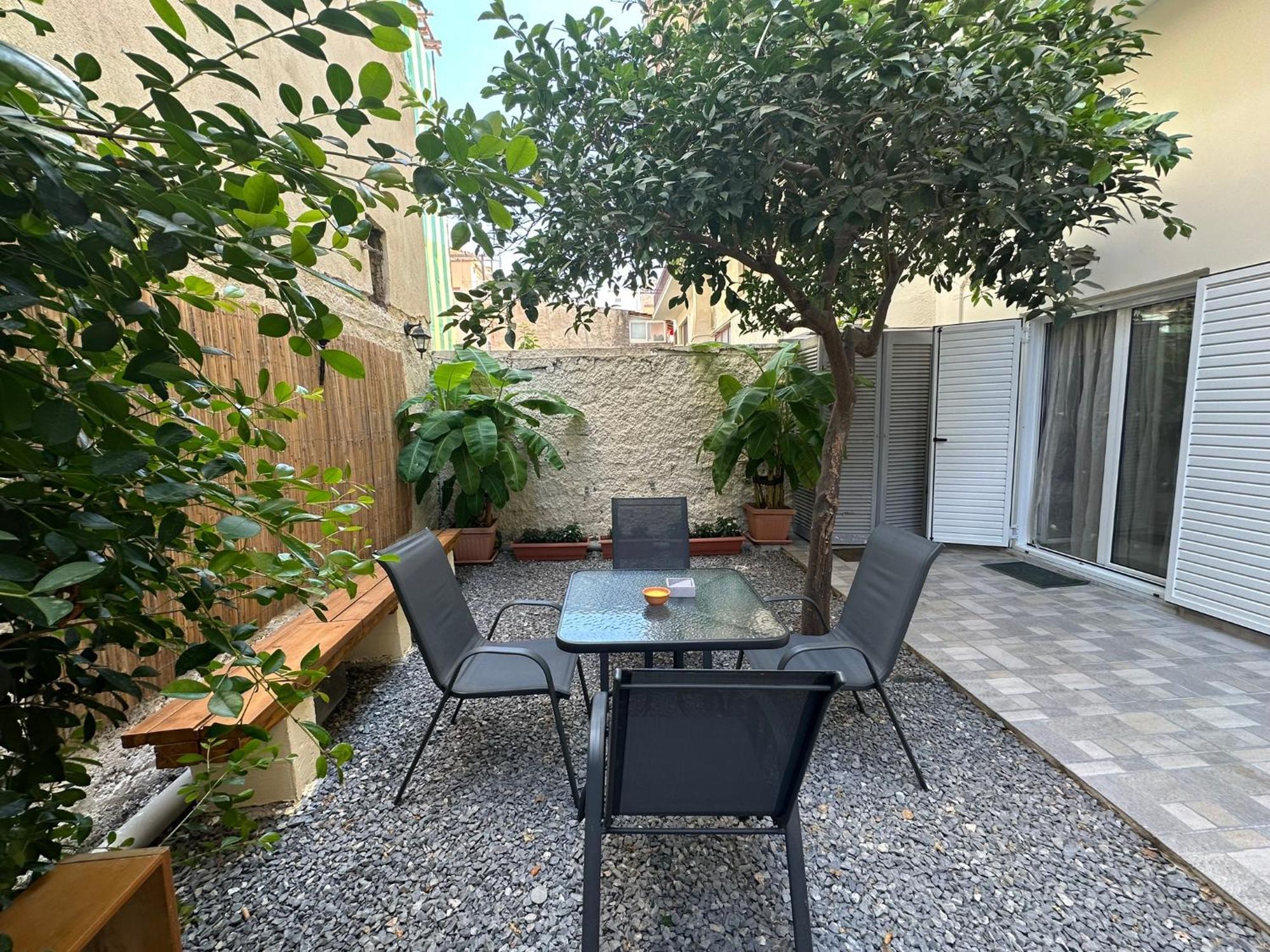 Apartment Evterpi - With Loft And Garden In The Heart Of